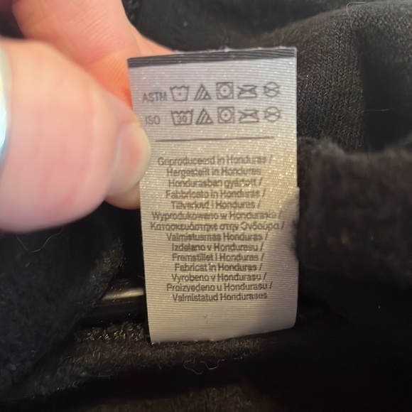 “Queen Of Hearts” Crop Sweater - Picture 6 of 6